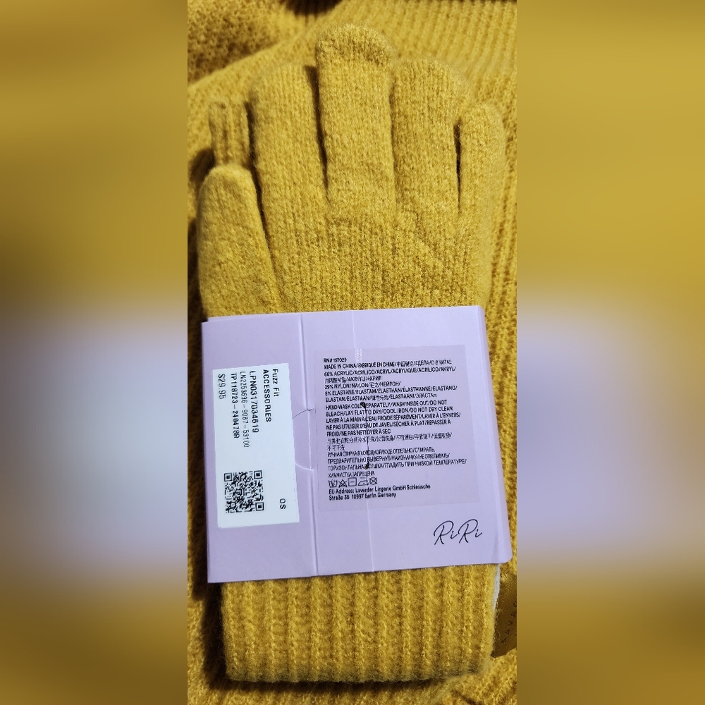 Savage X Fenty Fuzzy Glove and scarf set - Picture 5 of 6